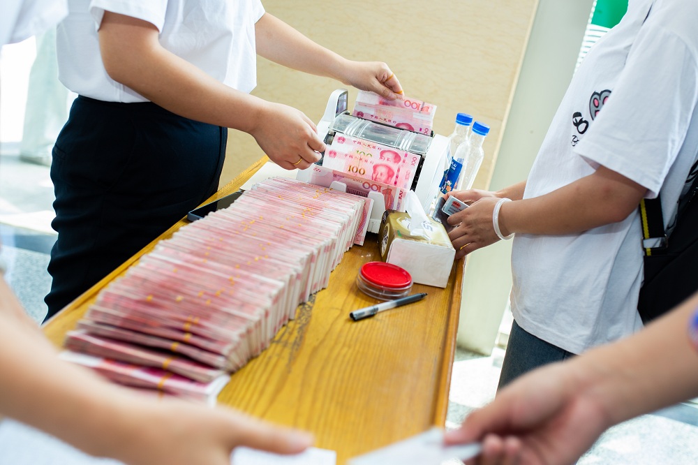 又160名贫困学子圆梦校园！每人获5000元助学金！