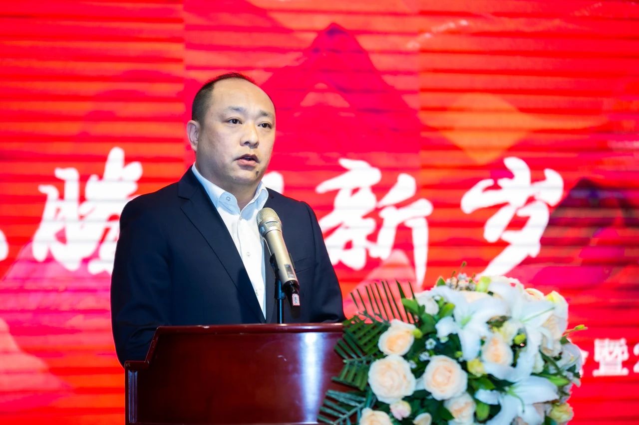 轩苑集团 | “龙腾启新岁·逐梦向未来”新春年会暨2023年度表彰大会圆满举行！
